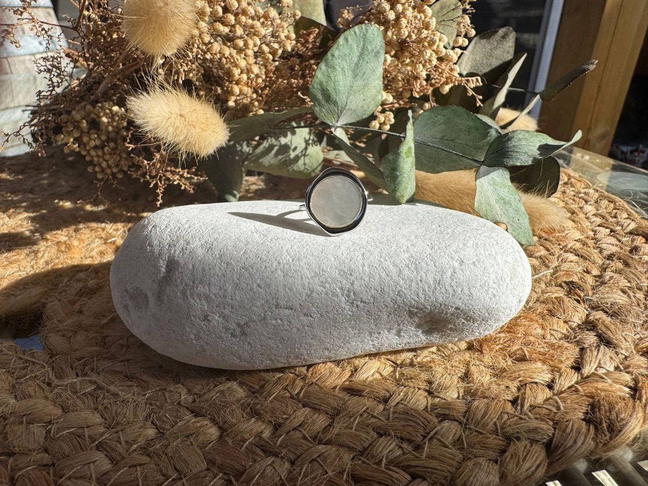 bague-nacre-argentee-acier-inoxydable